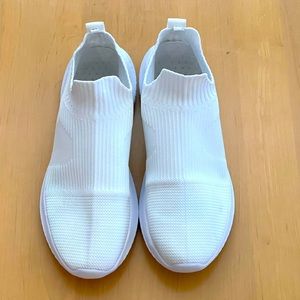 KNIT SLIP-ON ATHLETIC SHOES